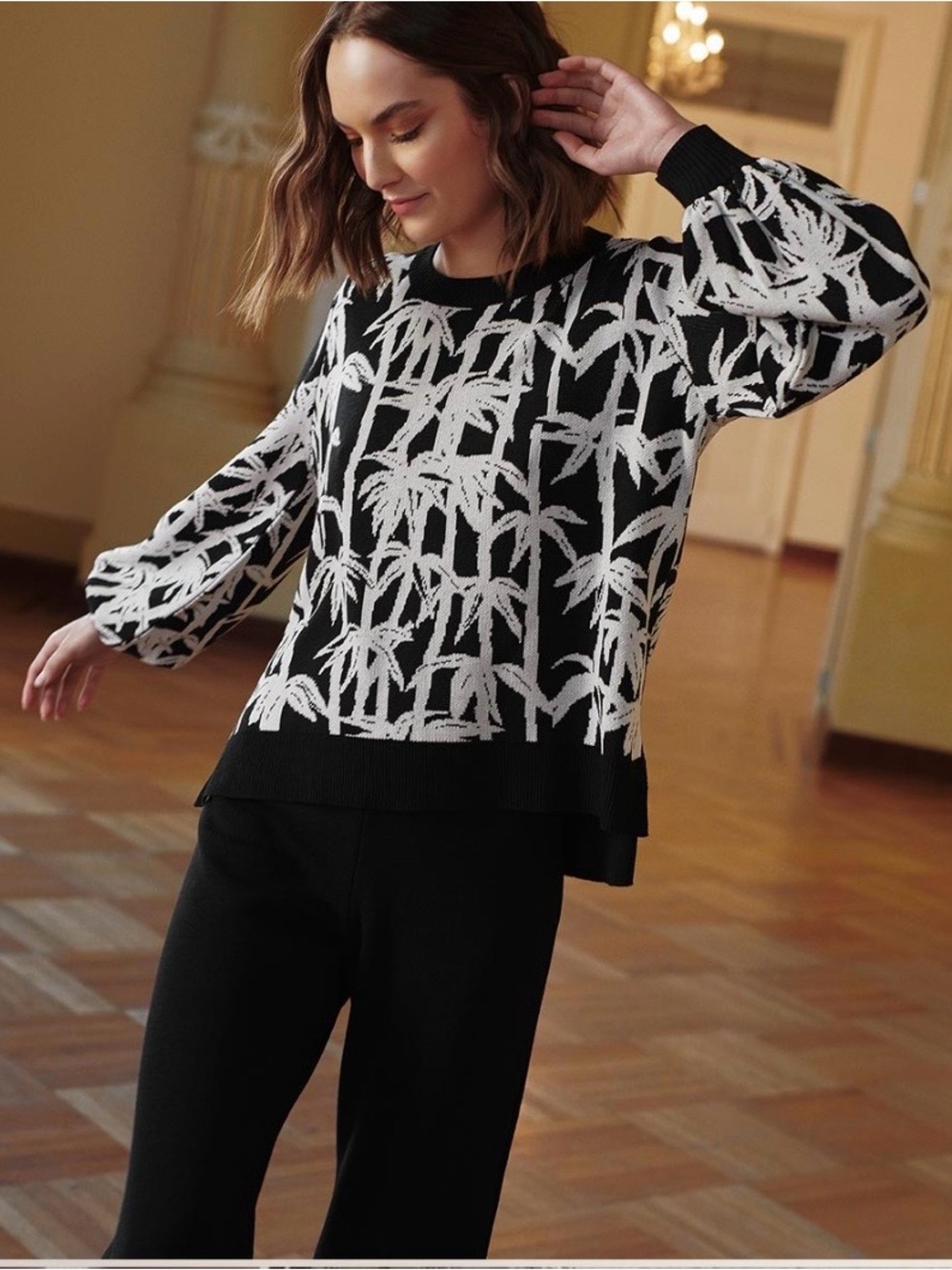 Lobo Rosa Tik Tok Famous Black & White Palm-Print Crewneck Sweater Size Medium